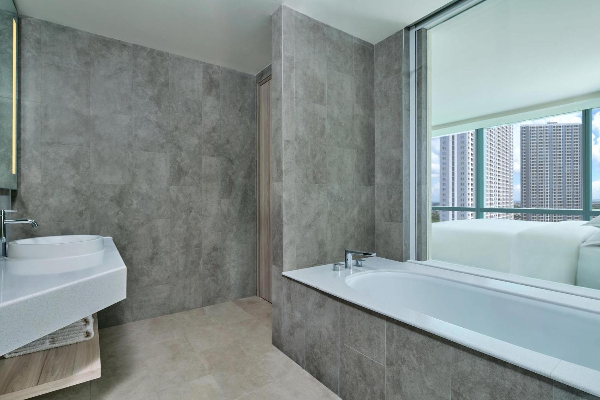 Four Points By Sheraton Surabaya, Pakuwon Indah Exterior foto